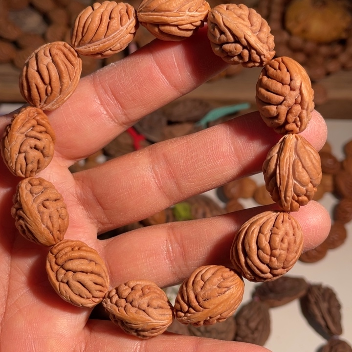 阿***提桃核手串在我看来就是这样了的我真的不喜欢