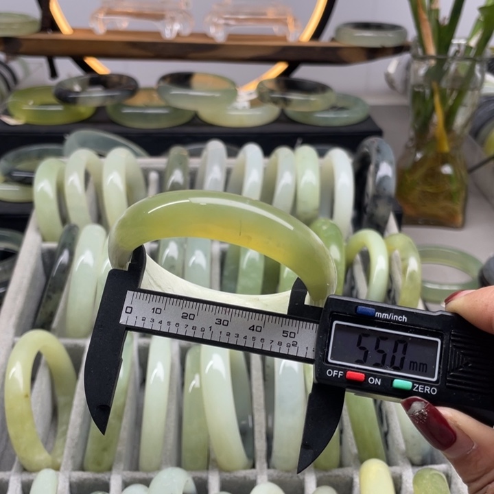 蛇纹石玉手镯未镶嵌270