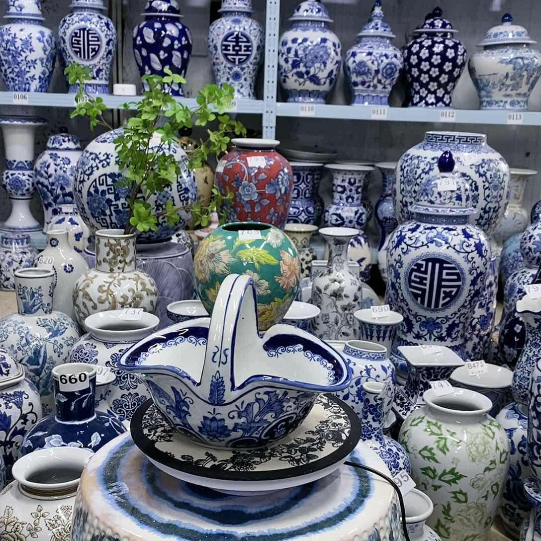 【闪购商品】摆件元宝提篮瓷器摆件……………………