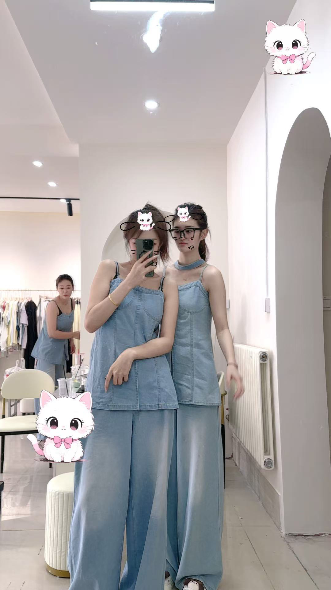 韩系设计感小众牛仔吊带背心与宽松阔腿裤组合