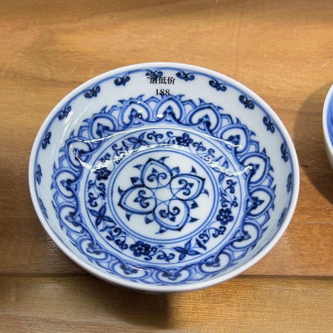 ****胜手工青花宝相普洱杯