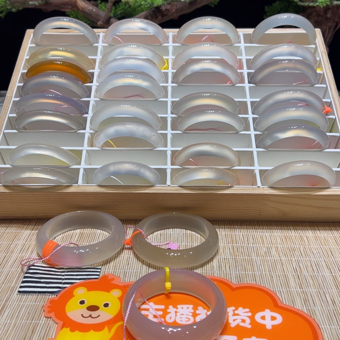 玛瑙/玉髓手镯未镶嵌遇**卉