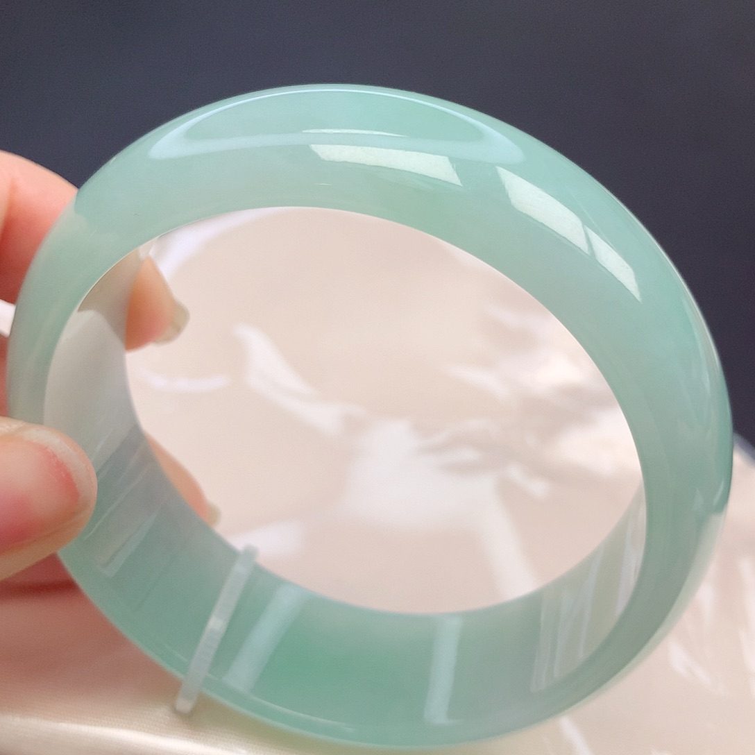 翡翠手镯未镶嵌08n n n n n n n n