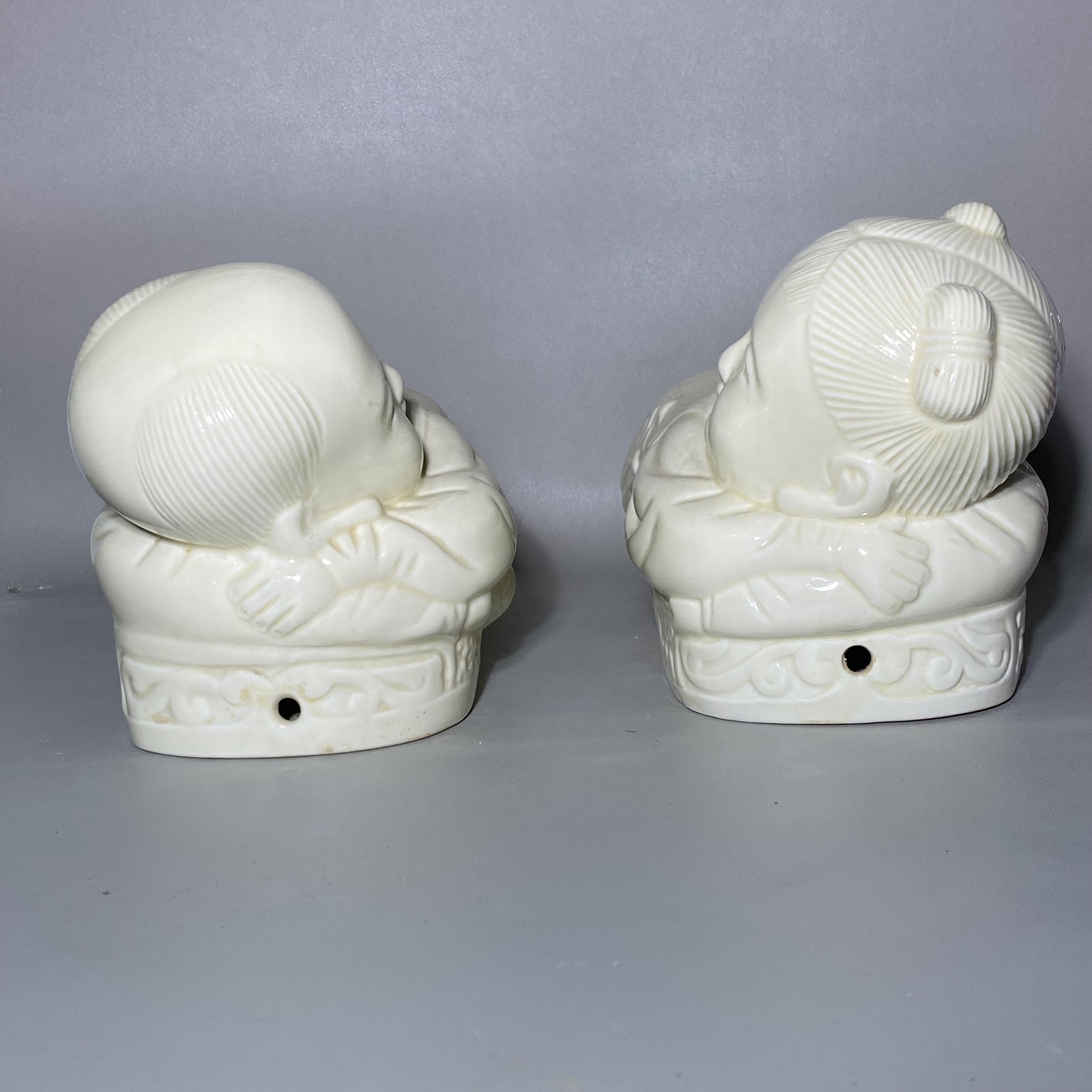 精美白定婴儿瓷枕一对