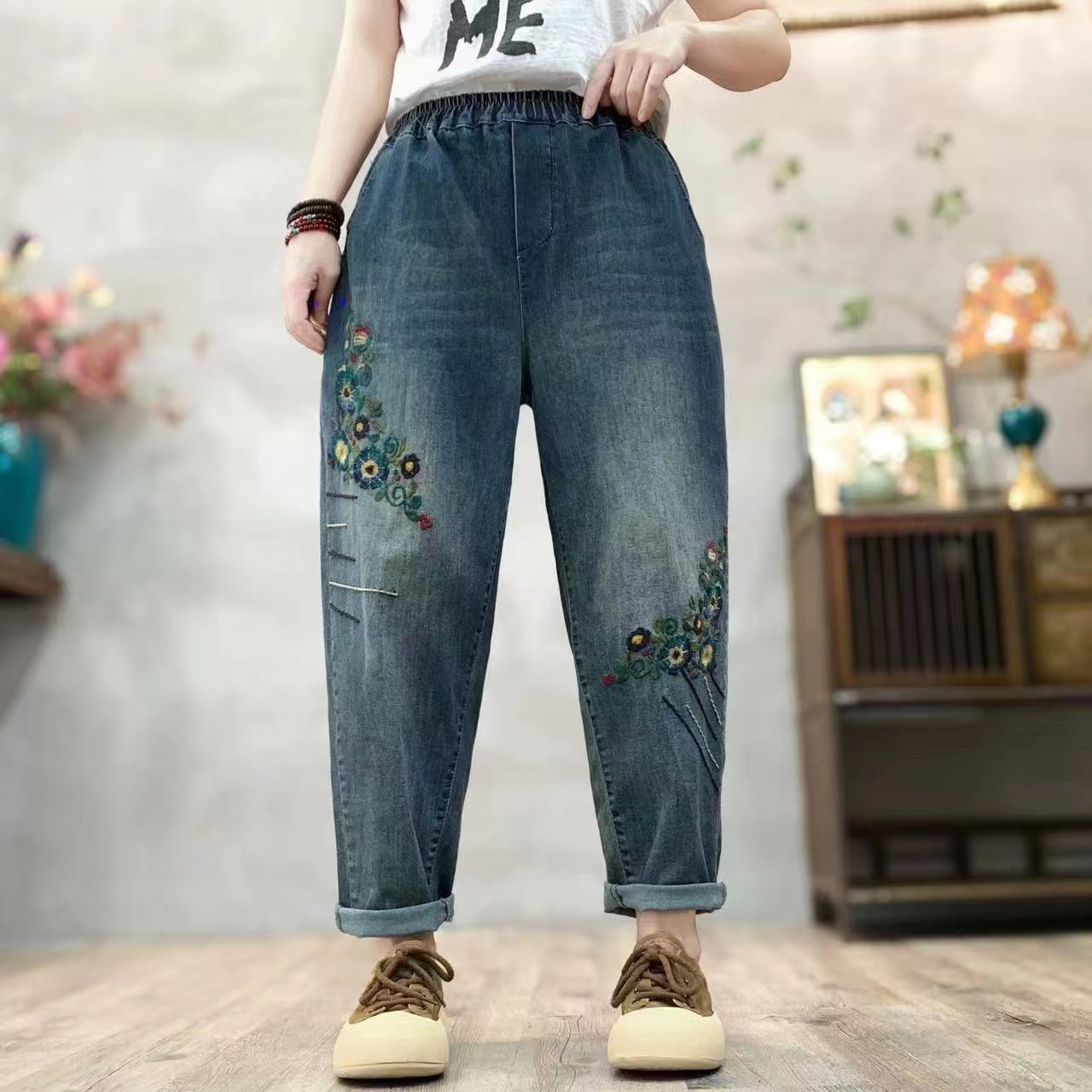 新款小花朵牛仔裤