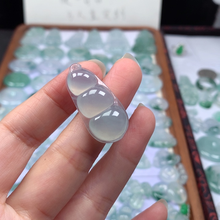 颈饰未镶嵌翡翠冰种福豆