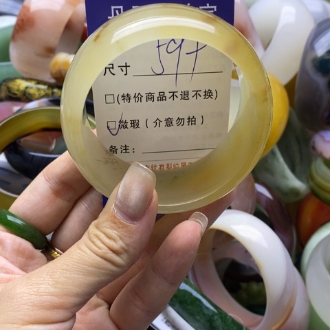 石英质玉手镯未镶嵌