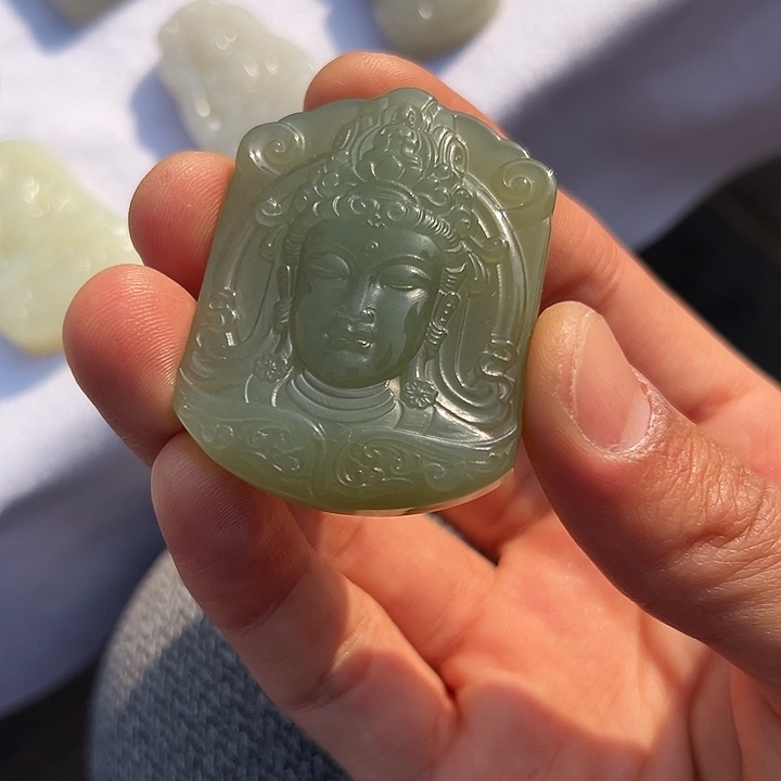 小***七和田玉未镶嵌颈饰度母观音