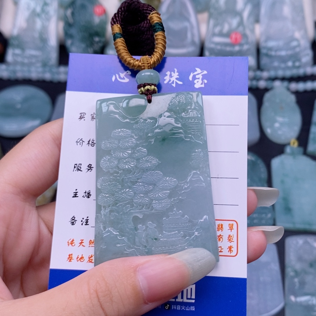 翡翠未镶嵌颈饰山水