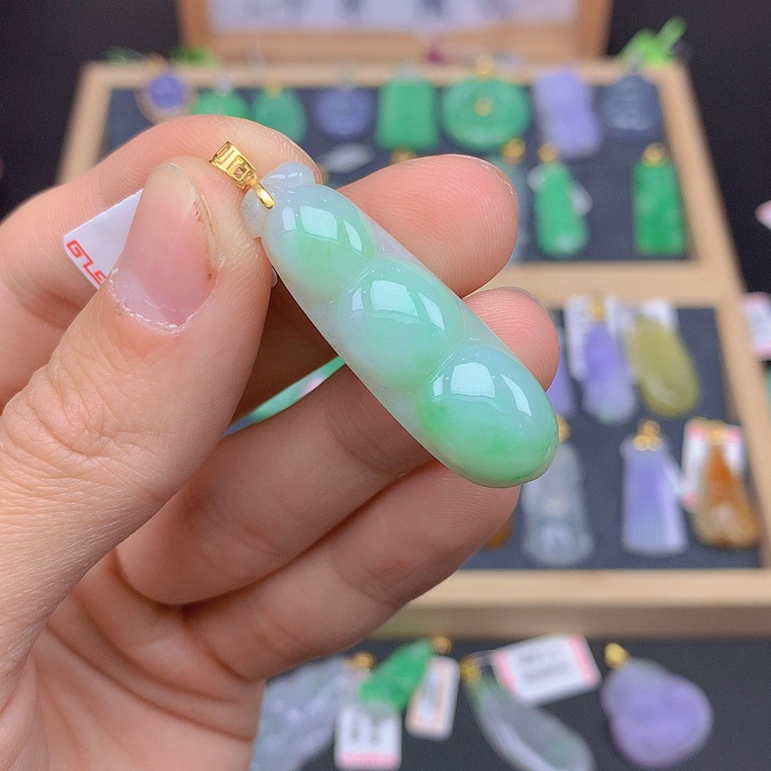 翡翠颈饰18K金镶嵌翡翠