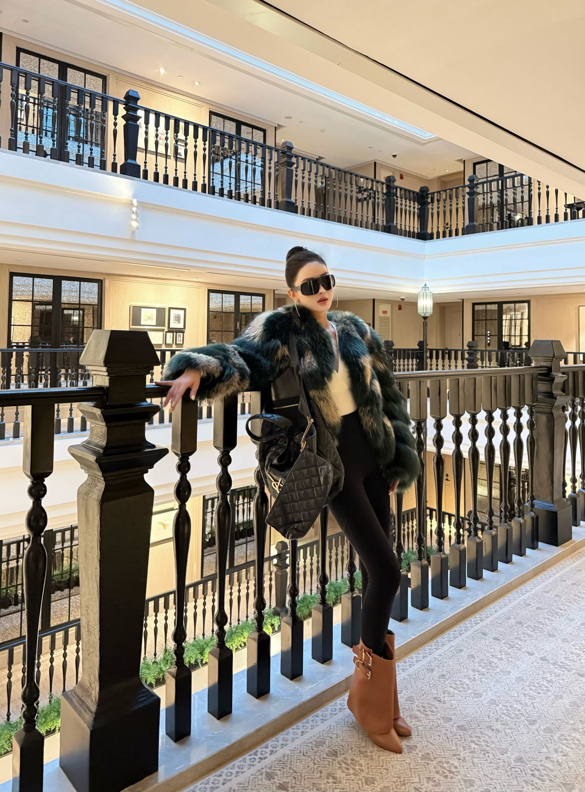 2025秋MIYUFUTURE''绿松石‘’时尚短款毛毛外套（衣长55）