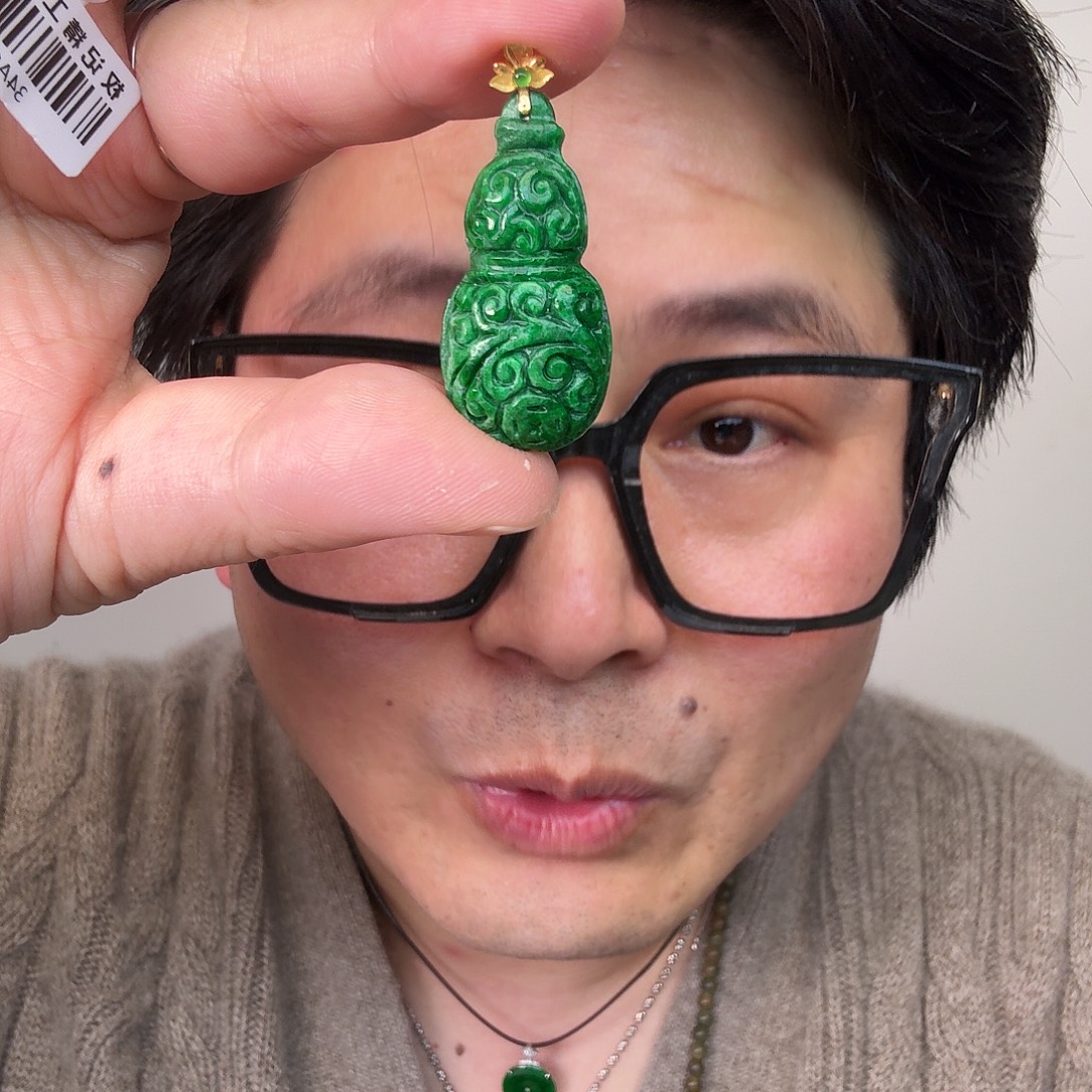 翡翠18K金镶嵌颈饰一件