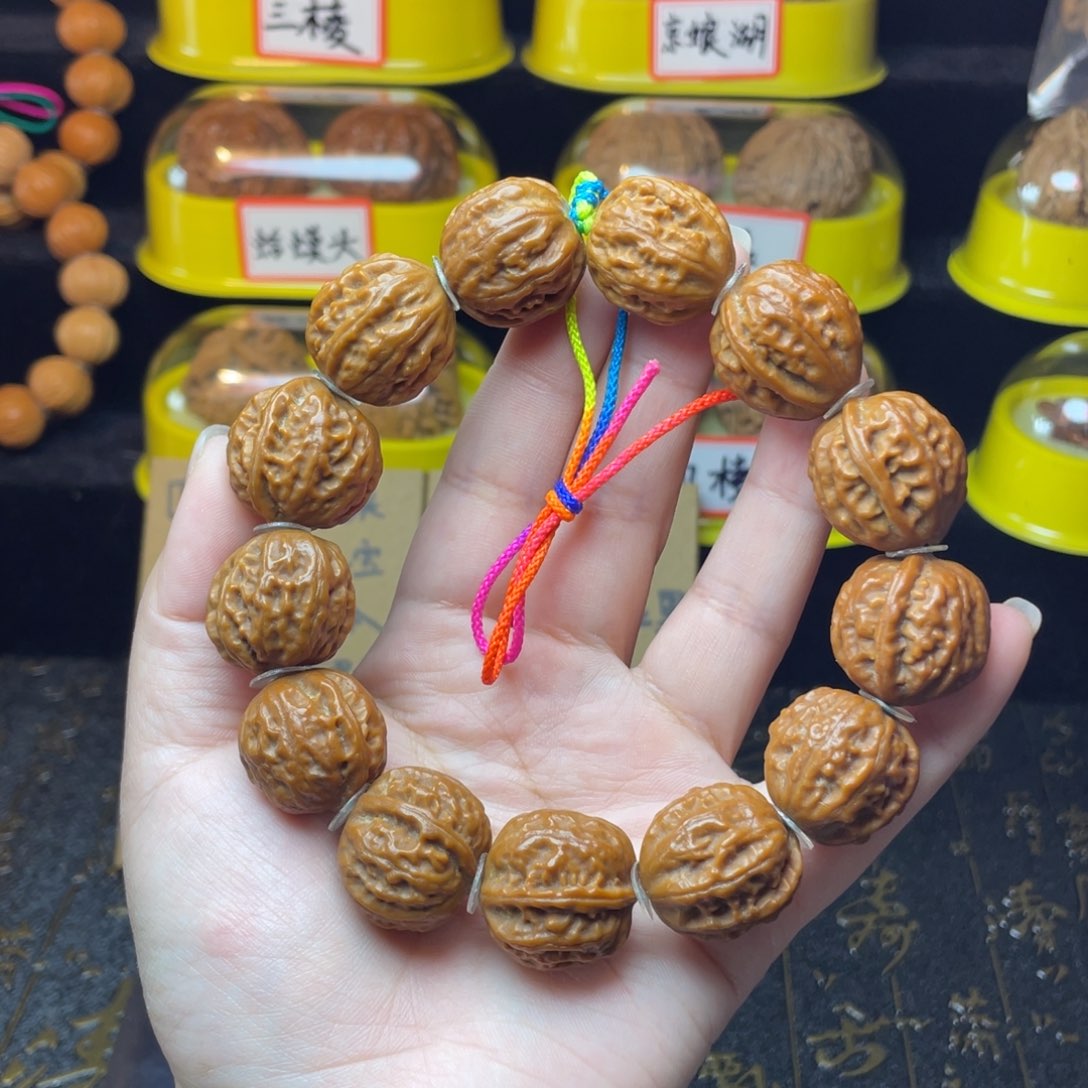 文玩核桃吊坠秋子手持