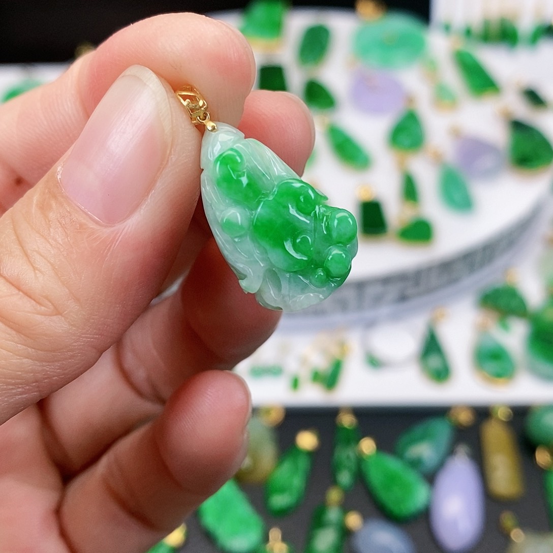 翡翠吊坠(不含链)18K金镶嵌