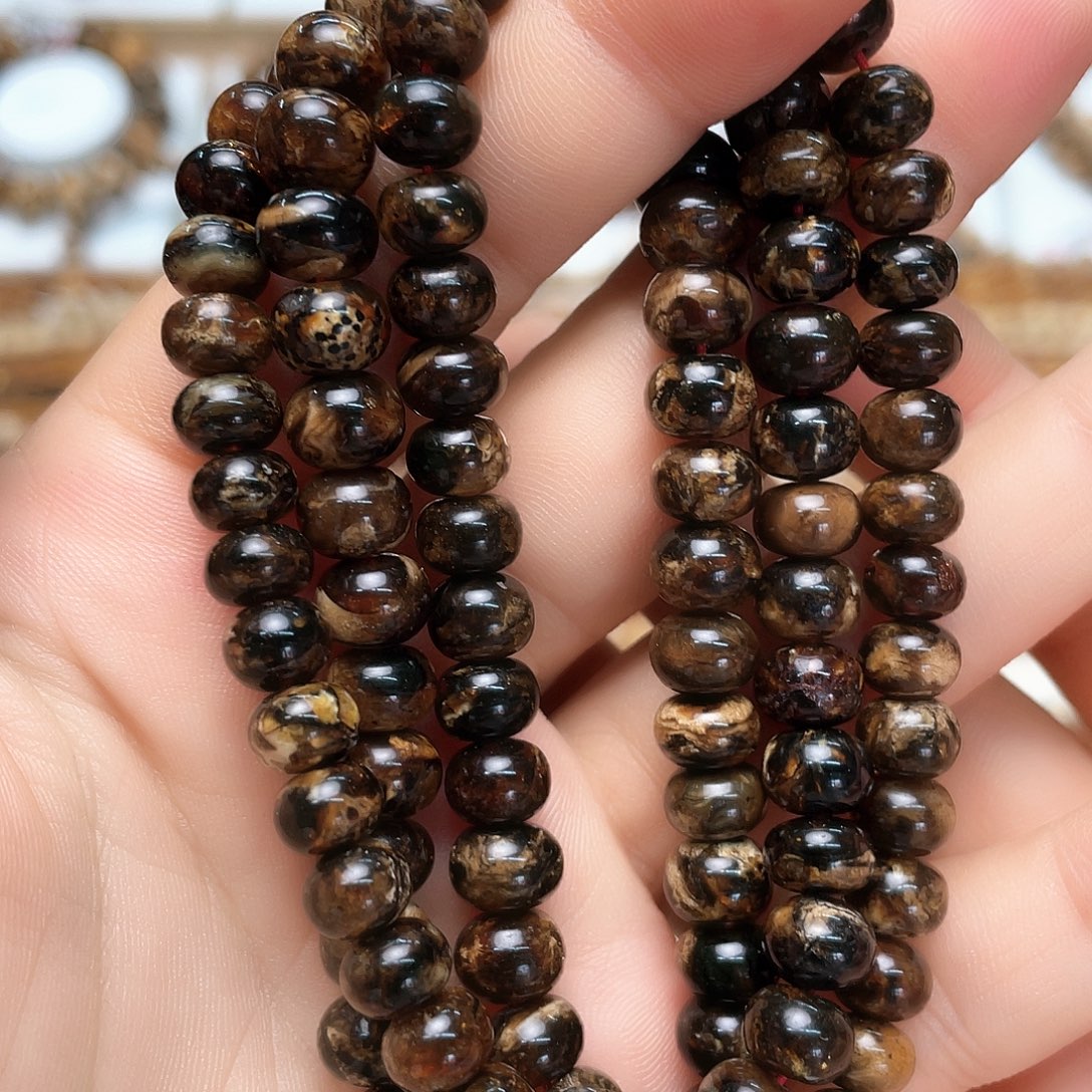 云***～未镶嵌琥珀裸石七71669