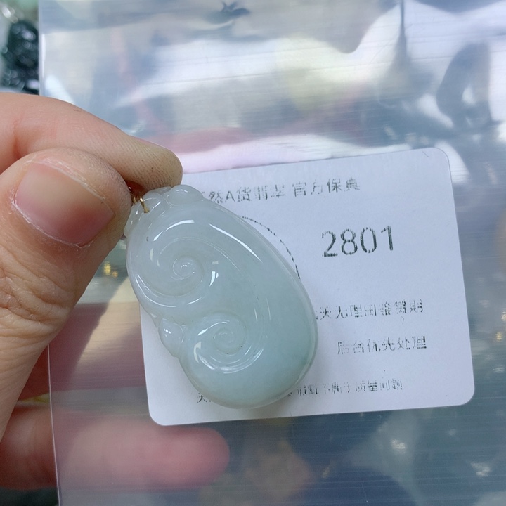 翡翠挂件未镶嵌翡翠