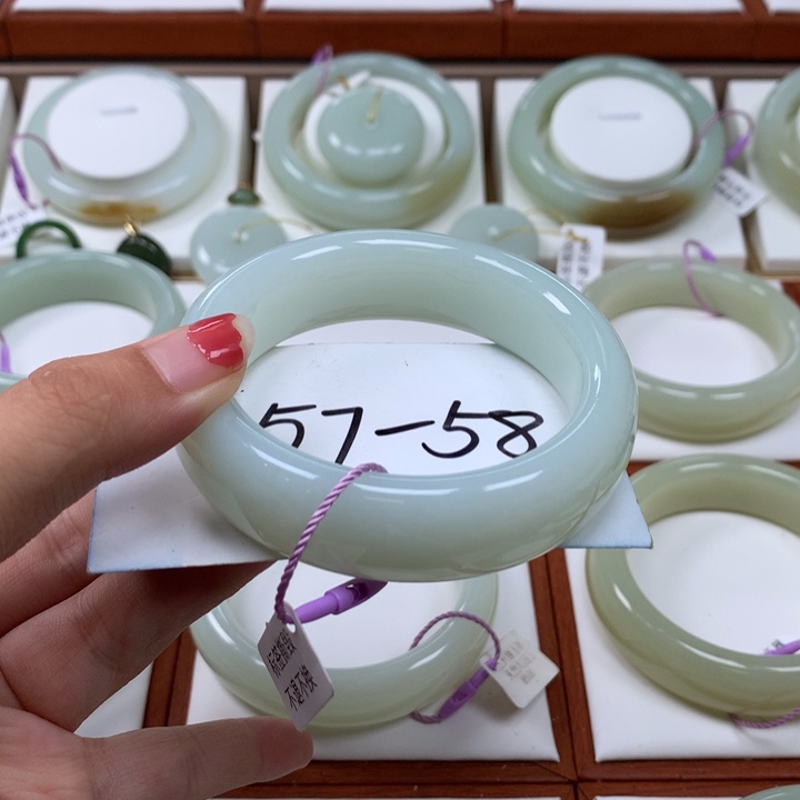 未镶嵌手镯和田玉