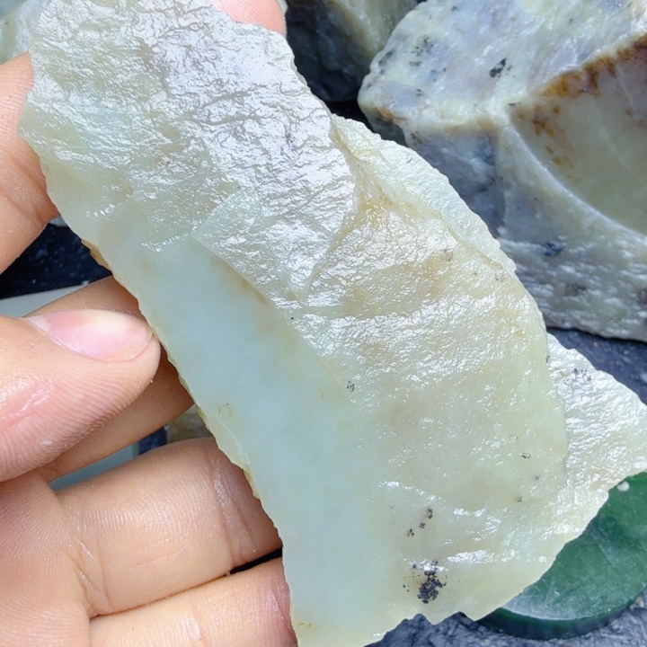 和田玉（糖玉）未镶嵌珠宝奇石