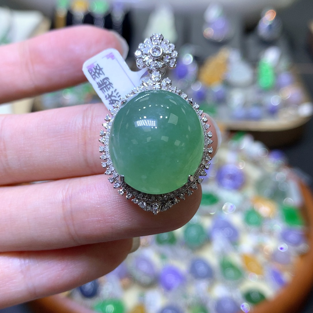 【闪购商品】翡翠颈饰18K金镶嵌翡翠吊坠项链