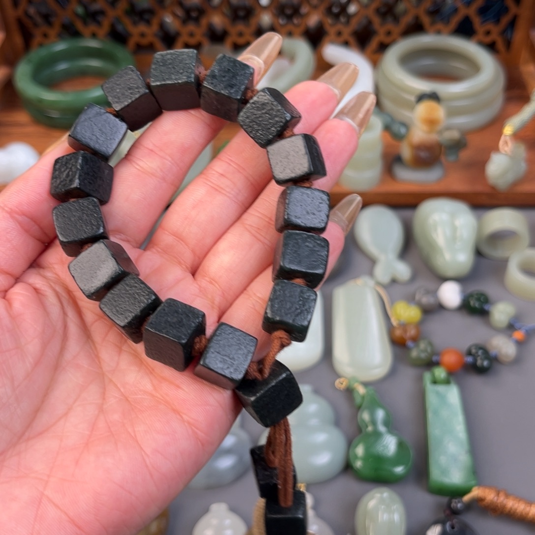 和田玉（糖玉）未镶嵌颈饰