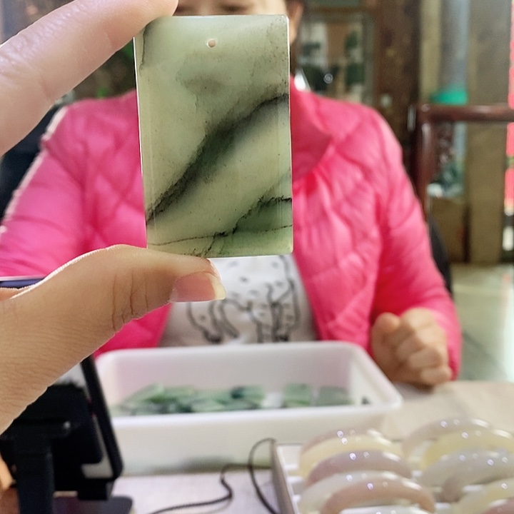 密玉（石英质玉）颈饰未镶嵌