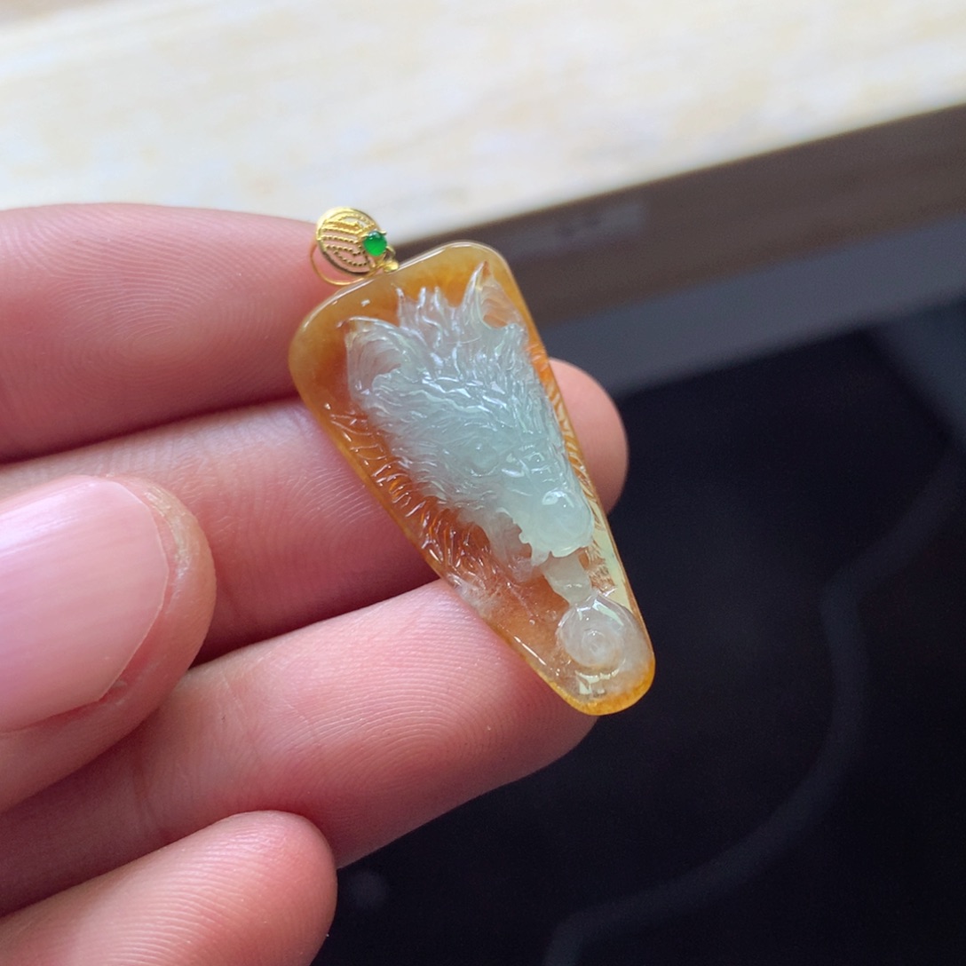 翡翠颈饰18K金镶嵌吊坠