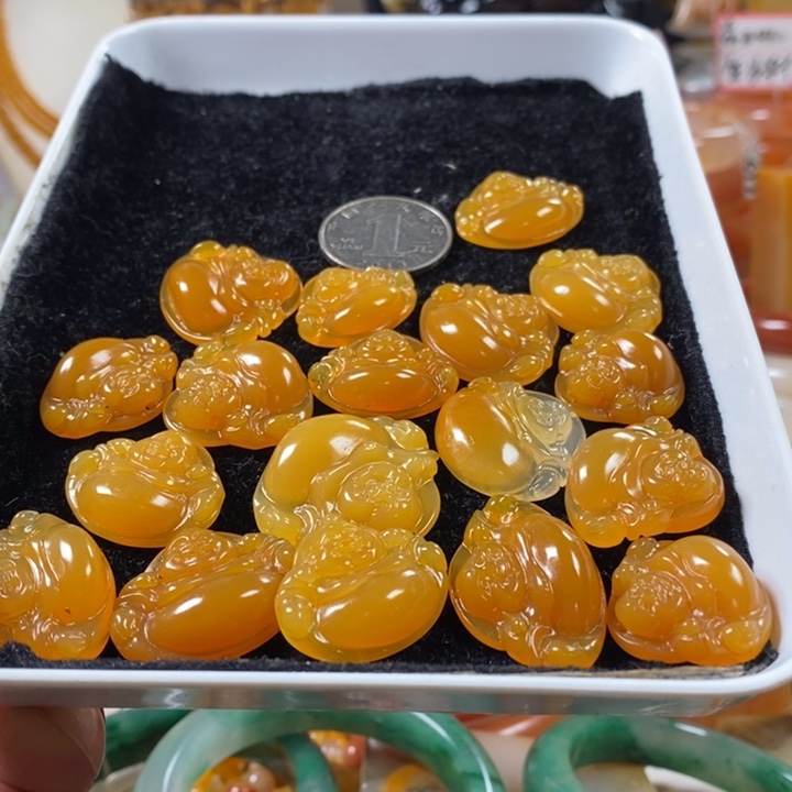 石英质玉（黄龙玉）颈饰合金