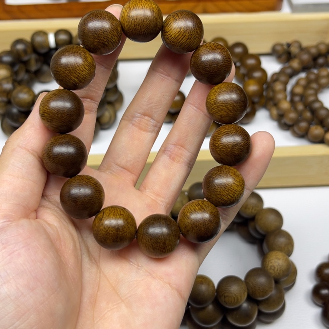 王***哥沉香手串越南芽庄黄棋楠1.6