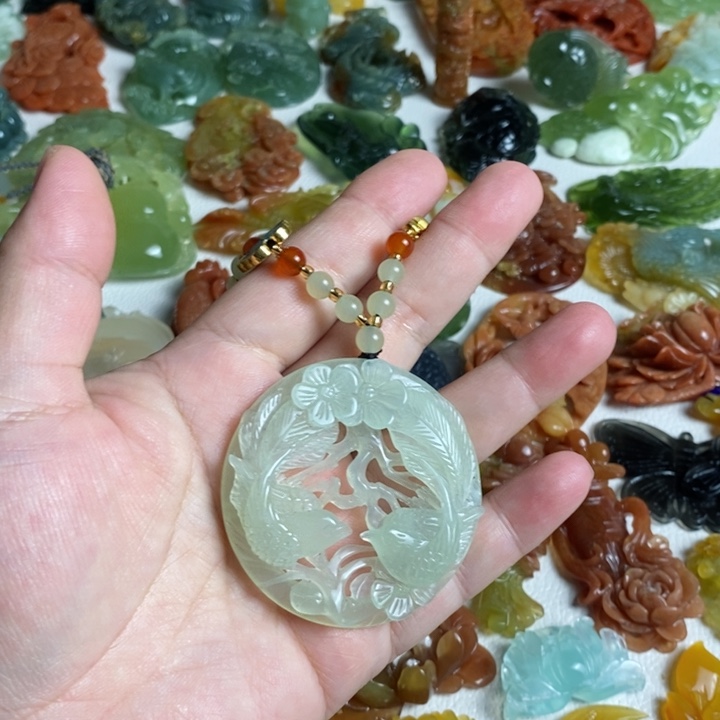 蛇纹石玉颈饰未镶嵌