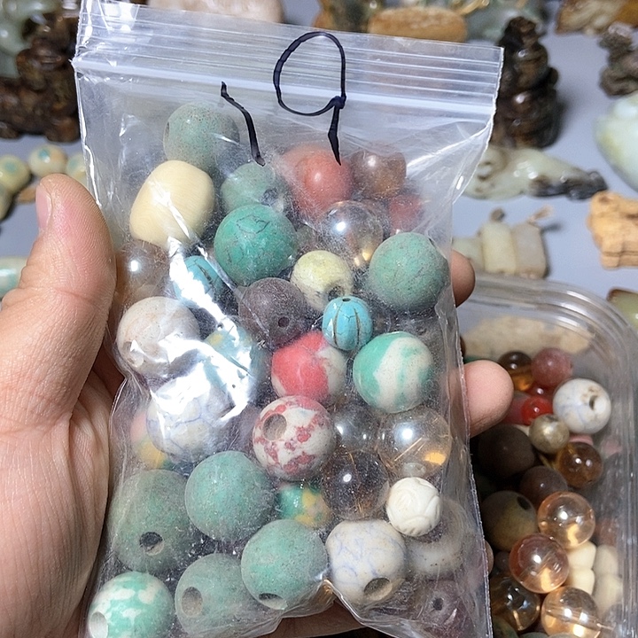 和田玉未镶嵌颈饰至少50个