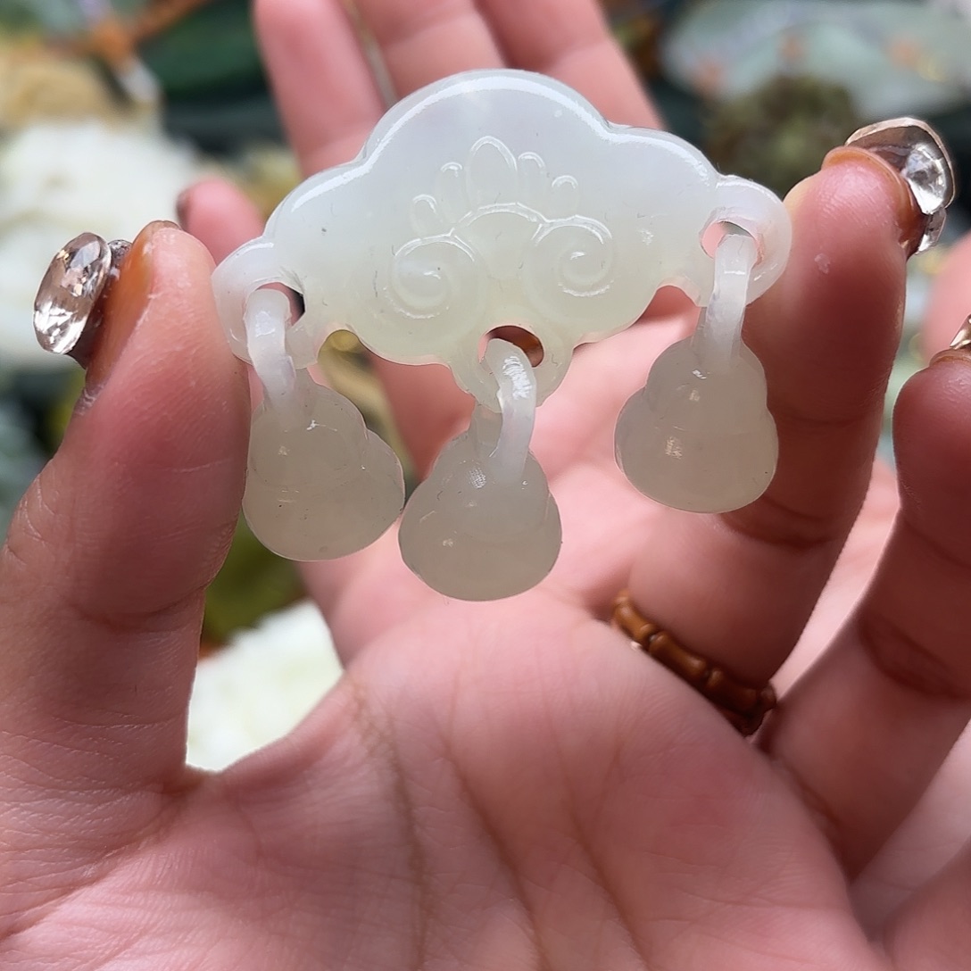 ****爱蛇纹石玉未镶嵌颈饰