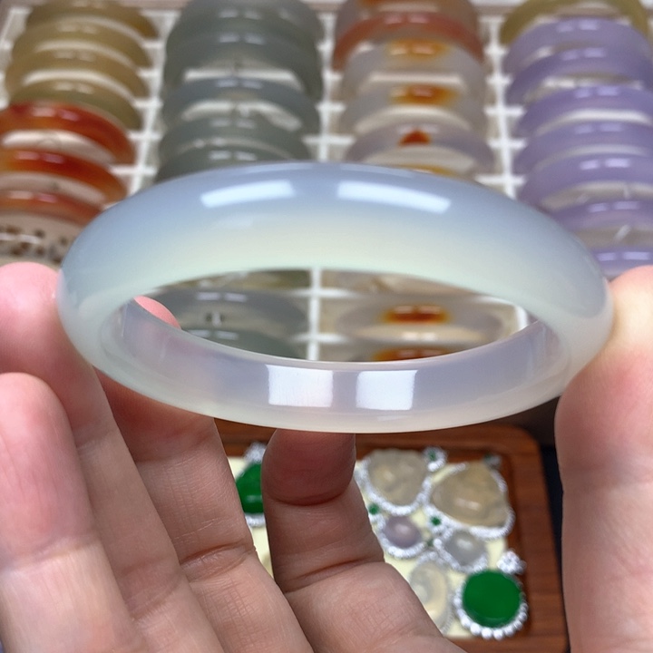 玛瑙/玉髓手镯未镶嵌