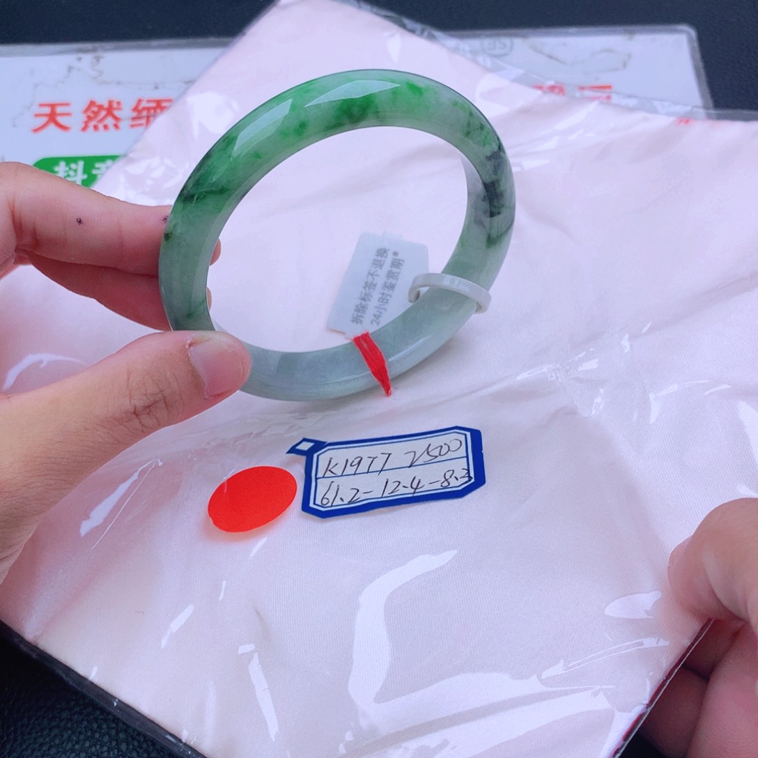 翡翠手镯未镶嵌翡翠 