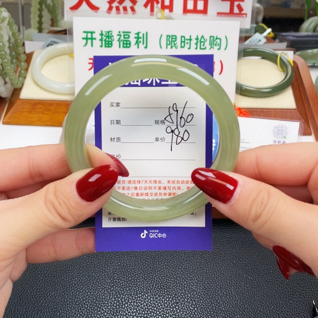 和田玉未镶嵌手镯