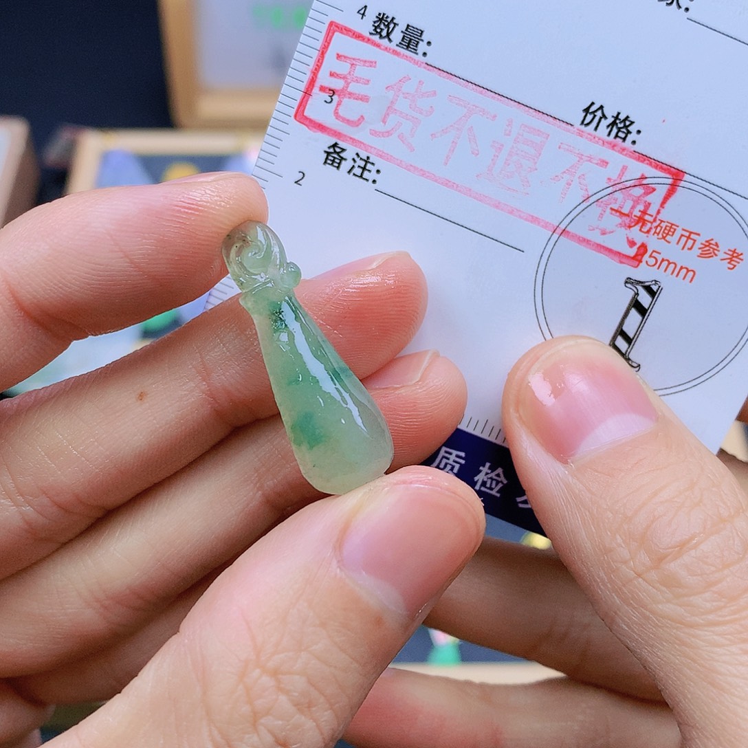 翡翠未镶嵌颈饰翡翠