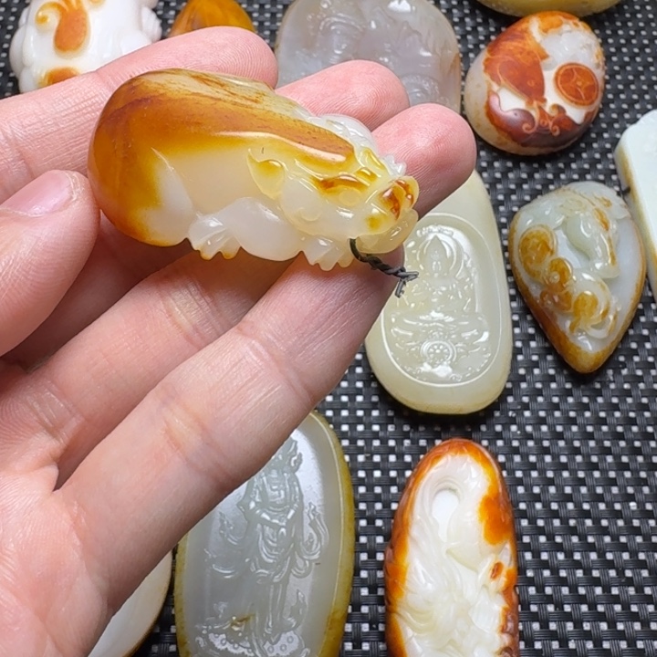 和田玉颈饰未镶嵌