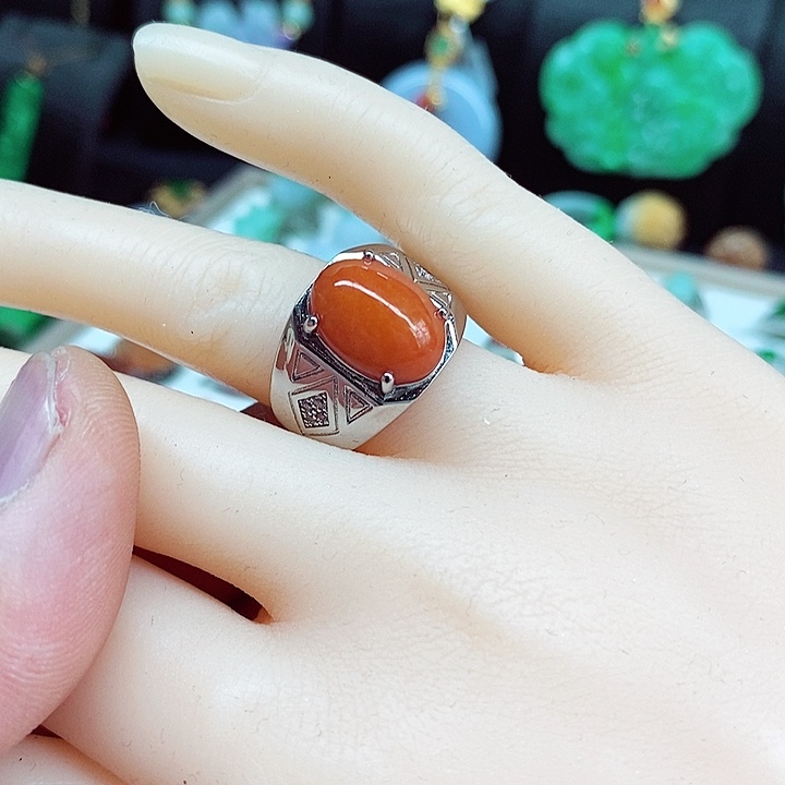 翡翠颈饰未镶嵌戒指