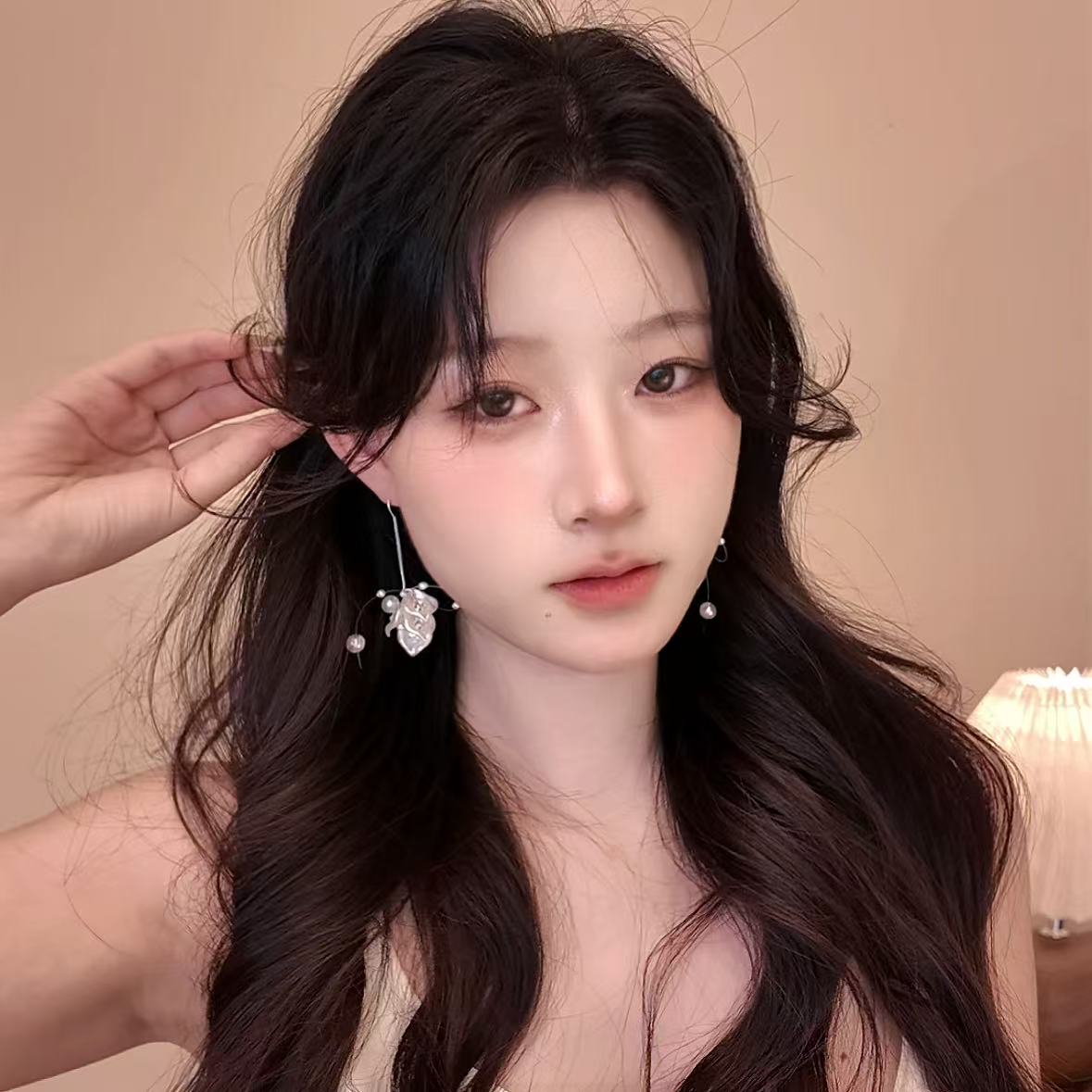 铜合金耳饰 珍珠花瓣吊坠耳钉女新款爆款高级感耳环氛围感耳饰