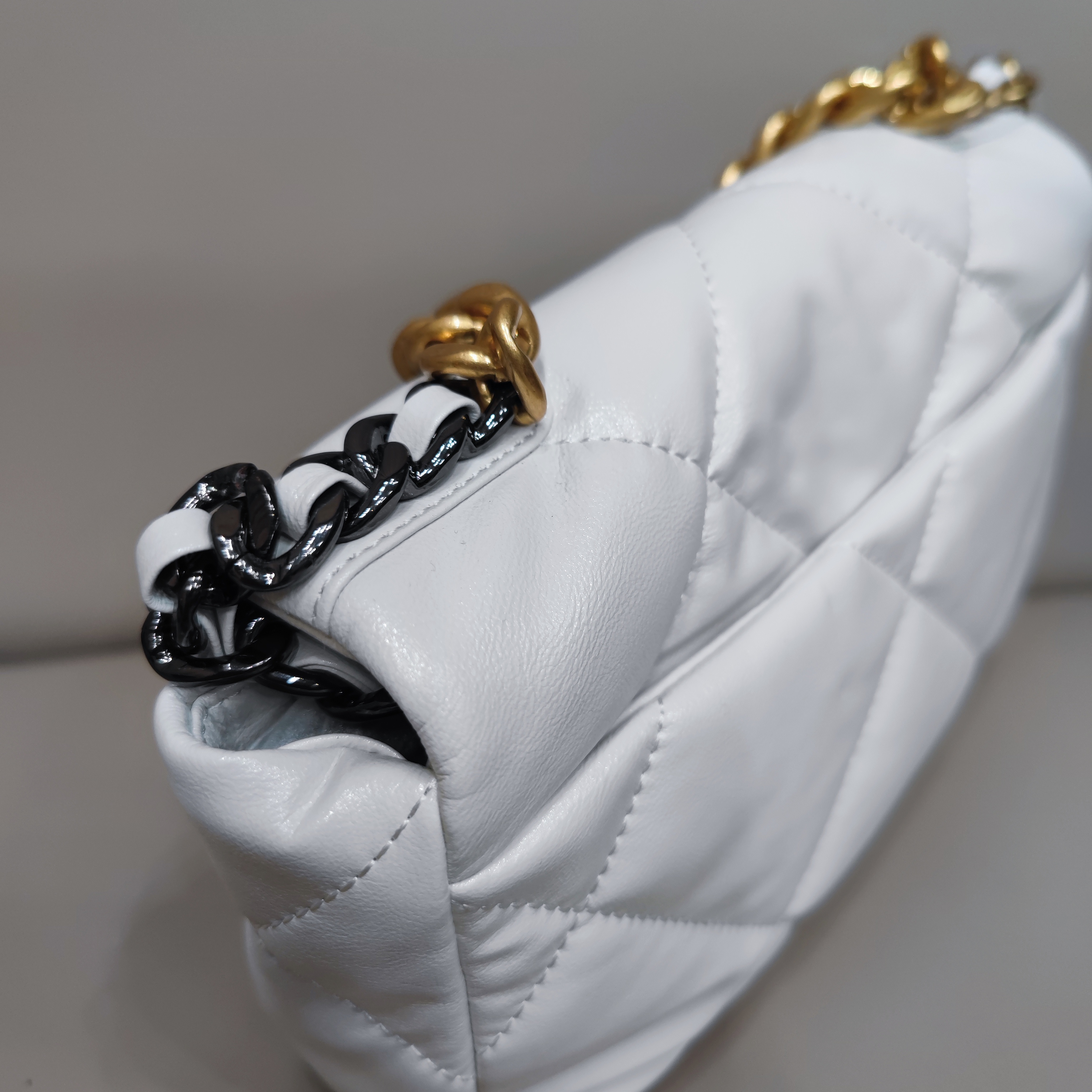 1022  新款真皮时尚通勤休闲百搭经典单肩包  纯白色