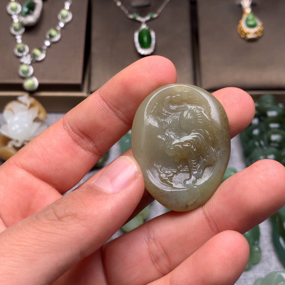 和田玉未镶嵌颈饰