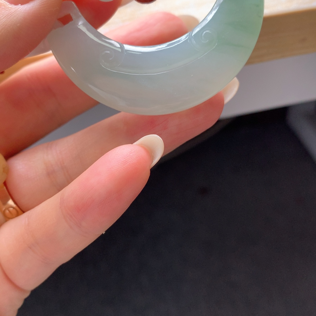 翡翠未镶嵌颈饰吊坠