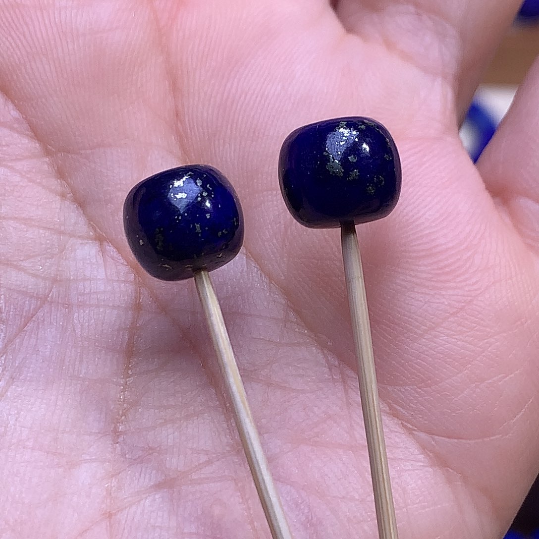 诱***灵青金石未镶嵌10m老型一对