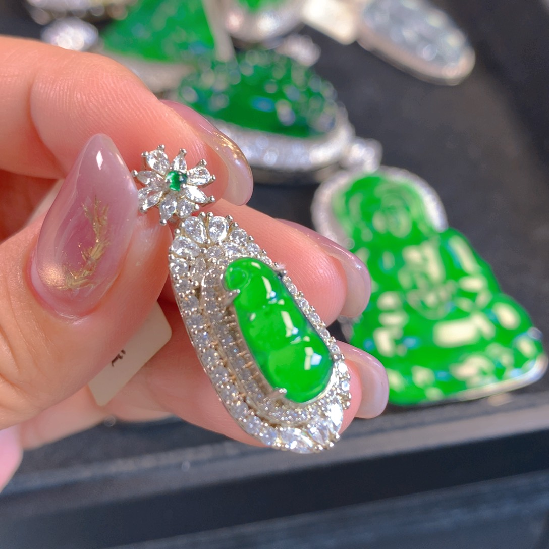 翡翠颈饰未镶嵌翡翠