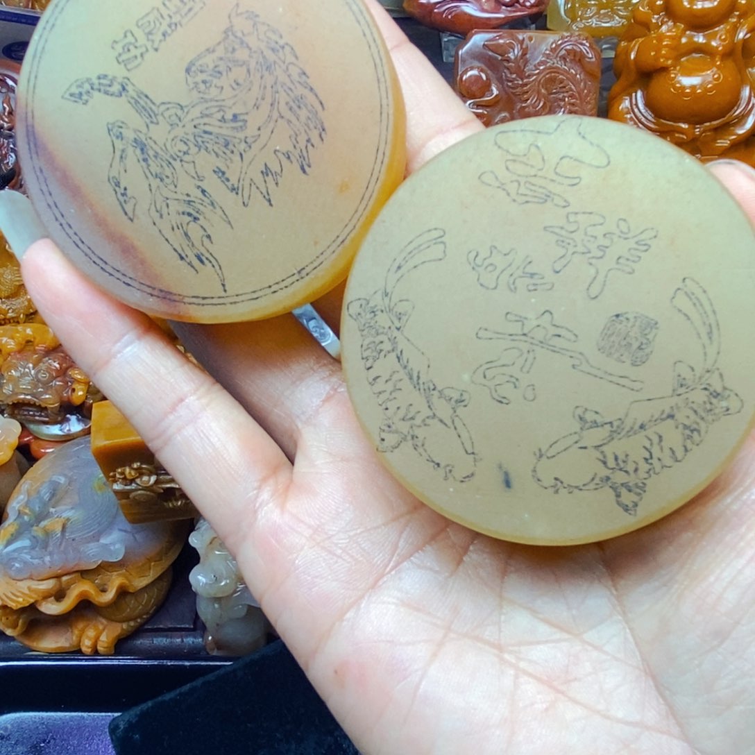 石英质玉（黄龙玉）未镶嵌颈饰