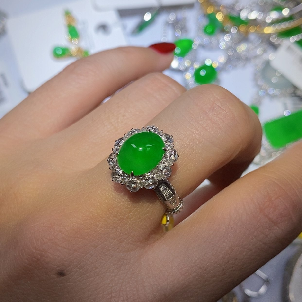 【闪购商品】翡翠颈饰18K金镶嵌葡**水戒指