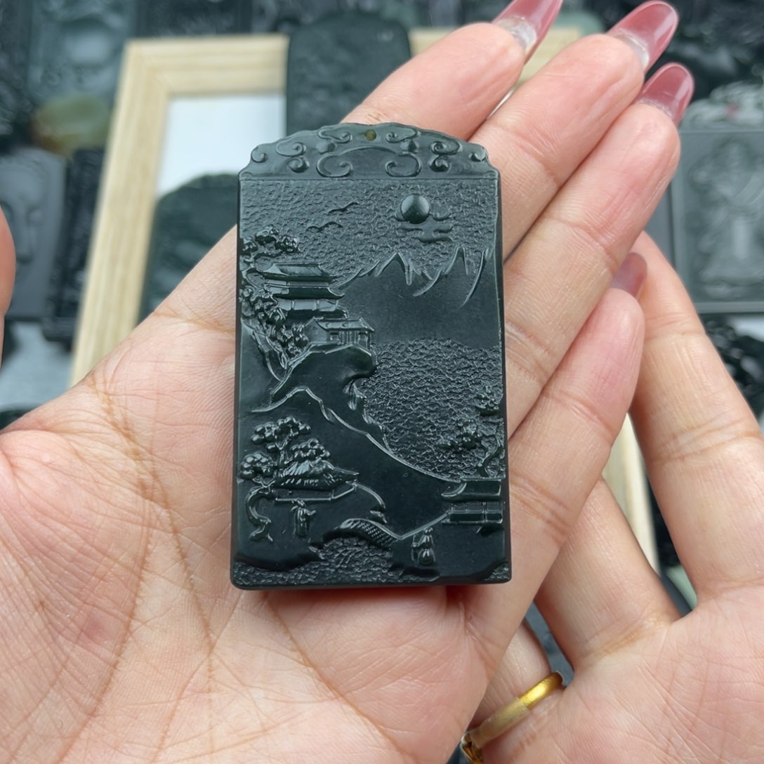 和田玉颈饰未镶嵌快***山