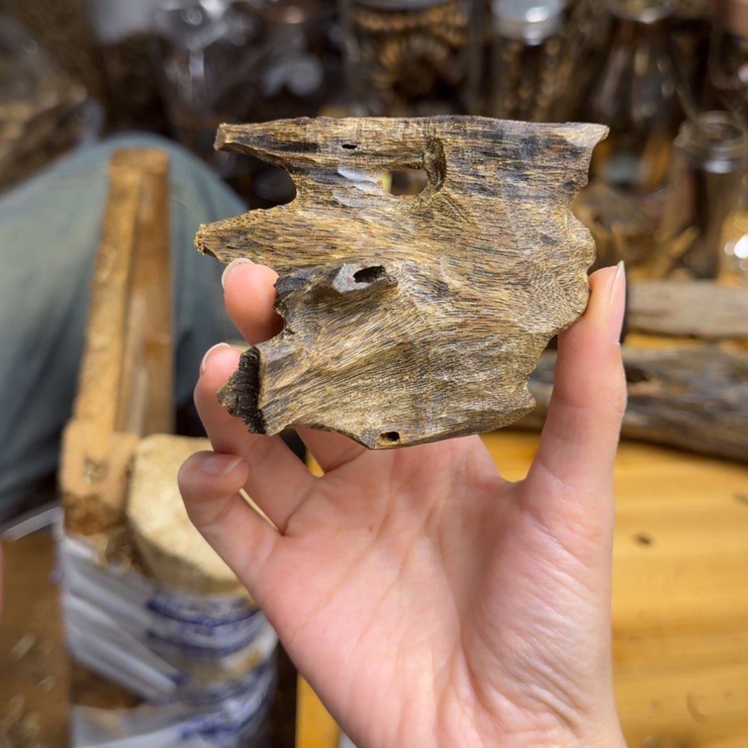 沉香手把件紫棋品种块料30克