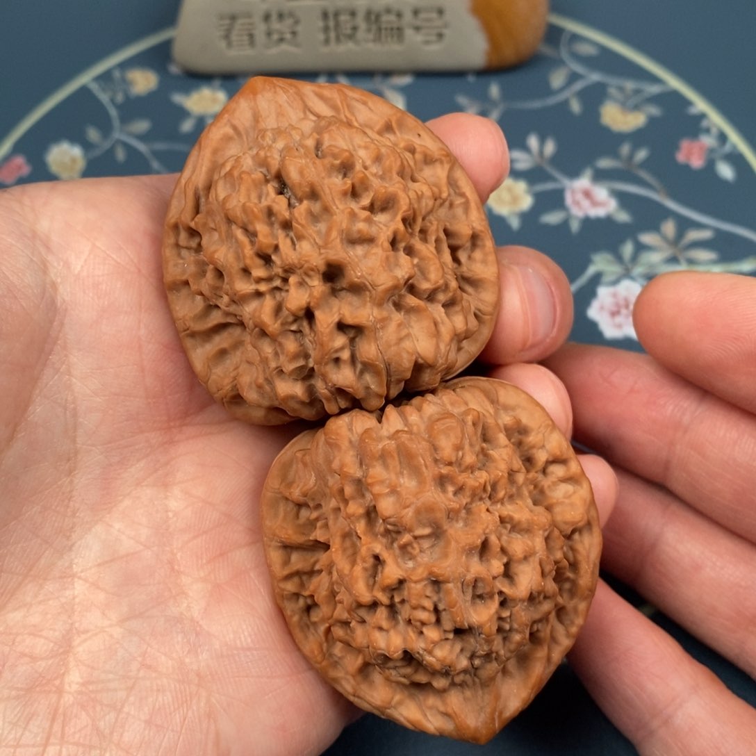 文玩核桃吊坠45官帽，精配麒麟纹，毕业，50克，A4S1