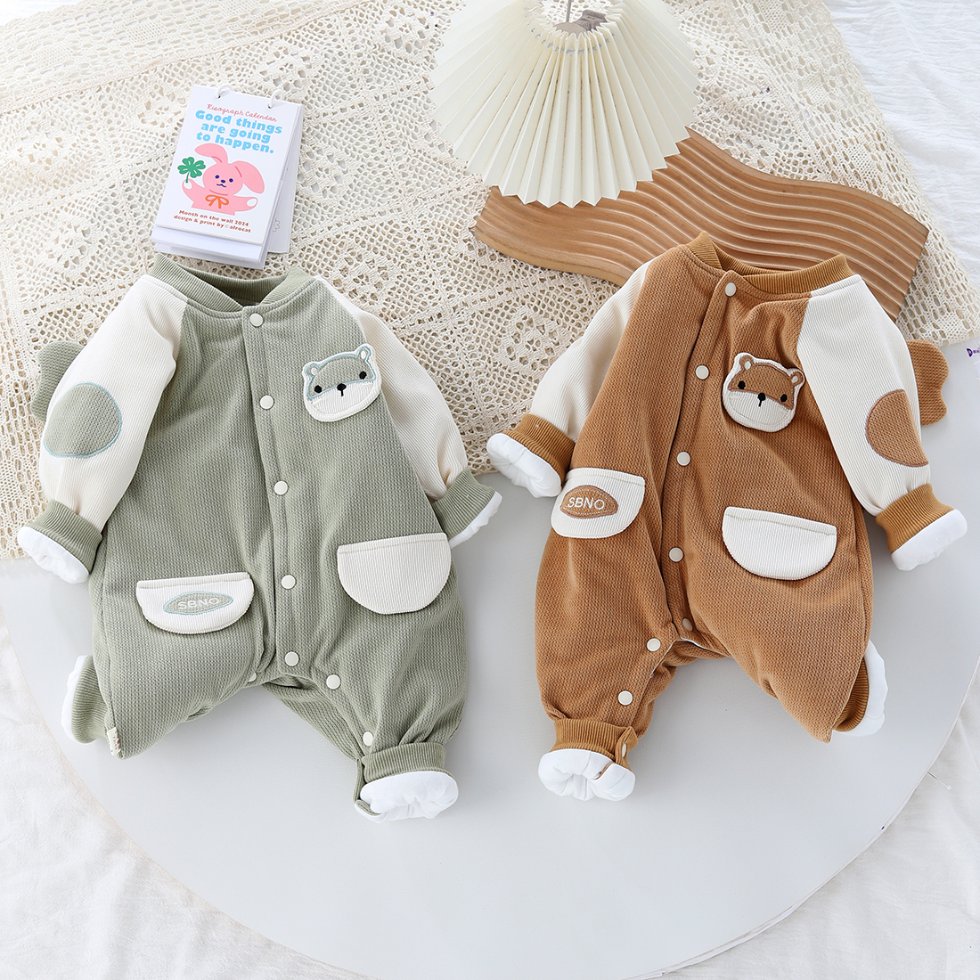 新生儿男女宝宝春秋款外出服连体婴儿哈衣爬服加棉薄款幼儿卡通