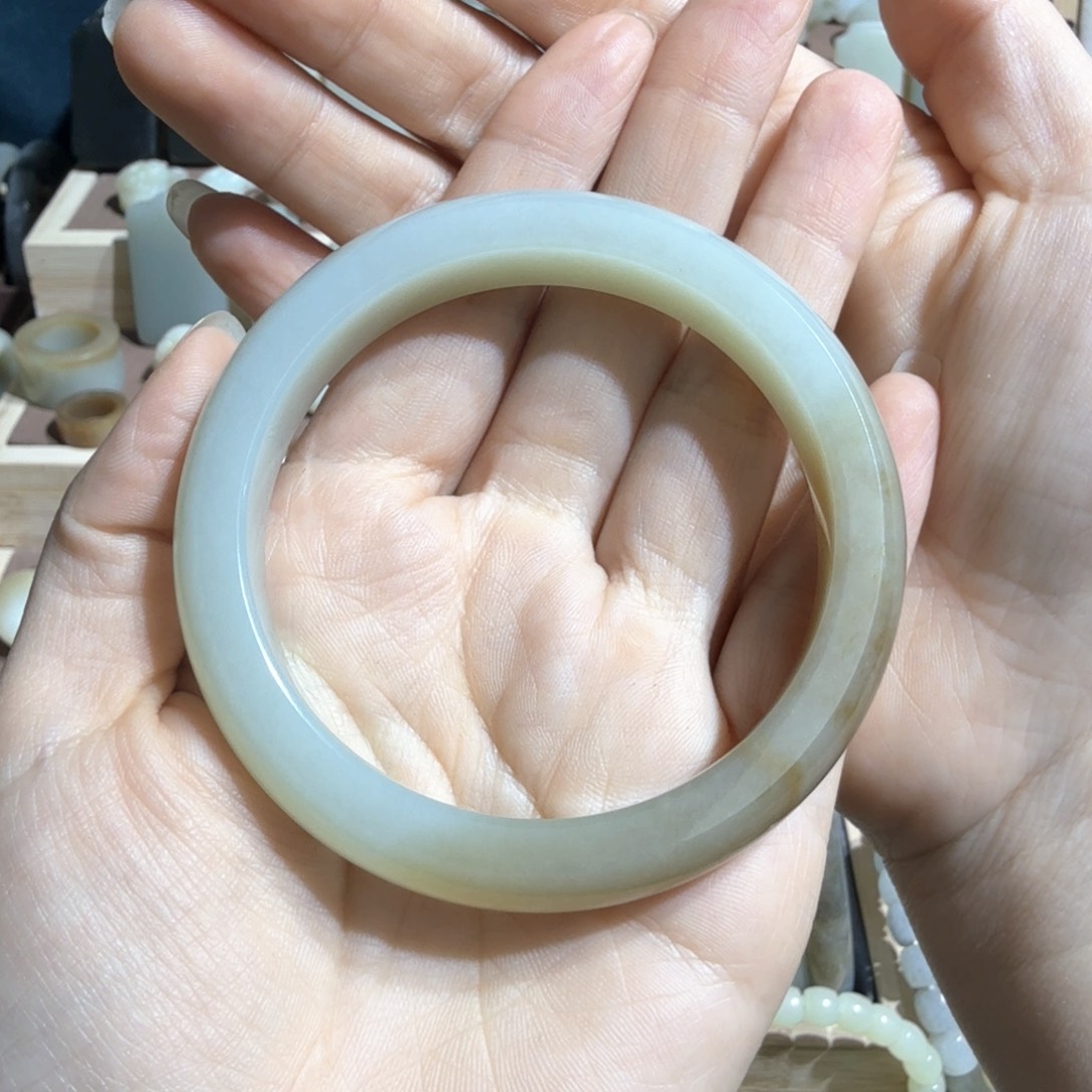 和田玉手镯尺寸58.8未镶嵌半**铁